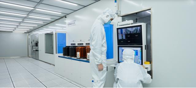 國產首臺！萬業企業：高能離子注入機通過客戶驗證 芯片制造關鍵一環